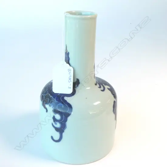 CHINESE MALLET VASE, SIX CHARACTER MARK TO THE BASE