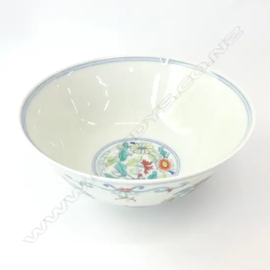 CHINESE BOWL FLORAL DOUCAI GLAZE