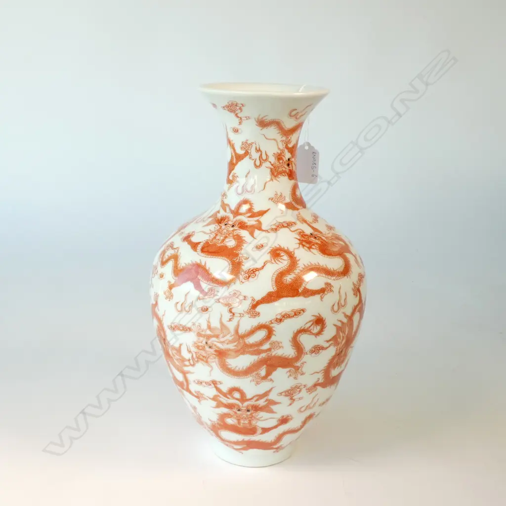 20TH C. CHINESE DRAGON VASE. H. 325MM Image 1++