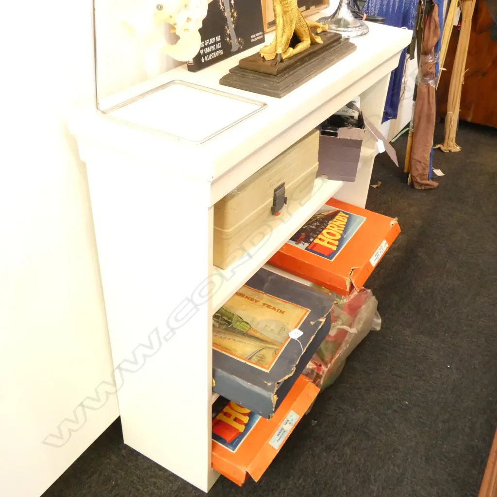 WHITE BOOKCASE H 980 MM 980MM W  Image 1++