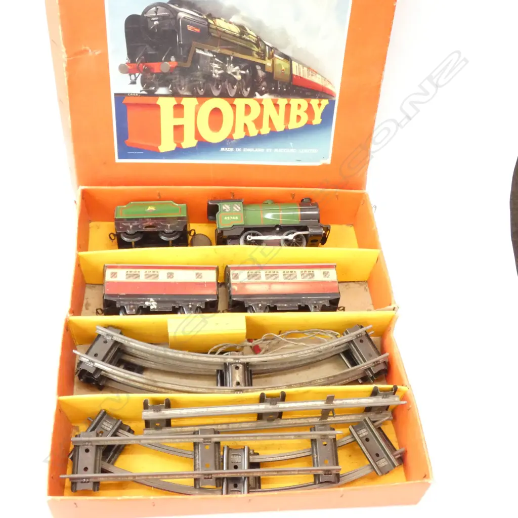 HORNBY TRAIN PASSENGER SET NO.31 (18233) Image 1++