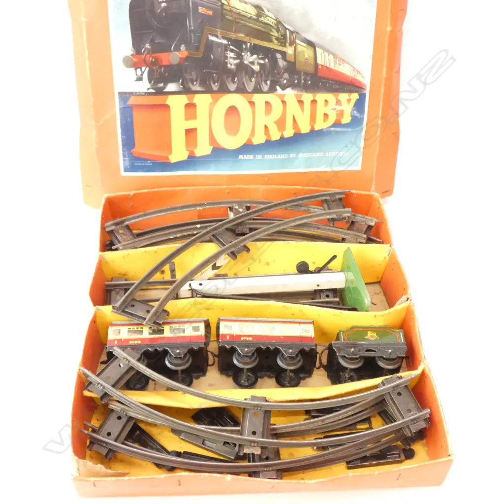 HORNBY TRAIN PASSENGER SET NO.21 (39) Image 1++
