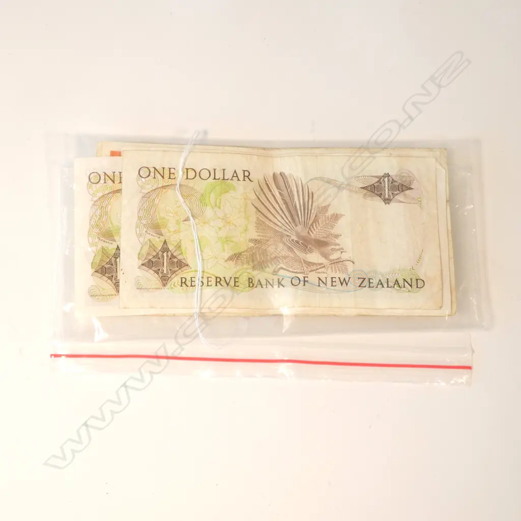 OLD NZ BANKNOTES $10 $5 X 2 $2 $1 X 2 Image 1++