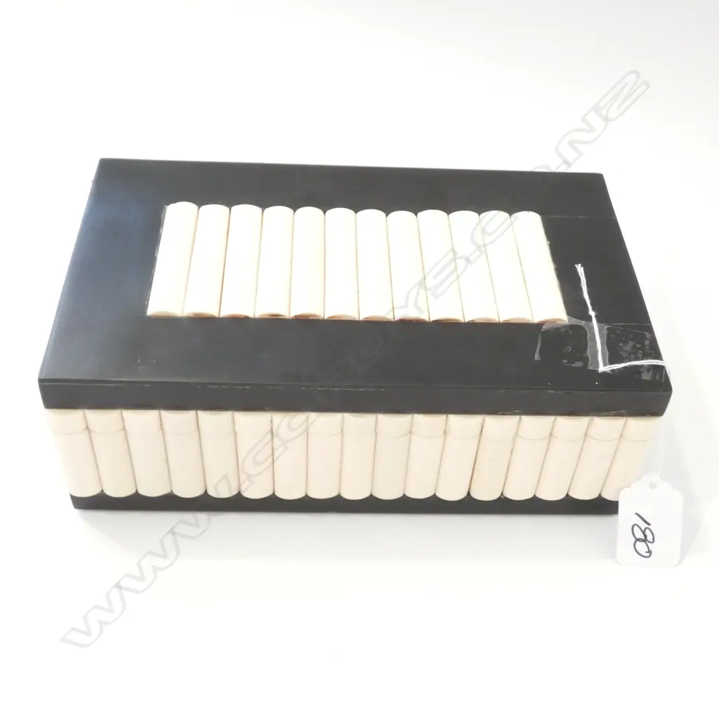 FAUX IVORY BOX 230MM L Image 1++