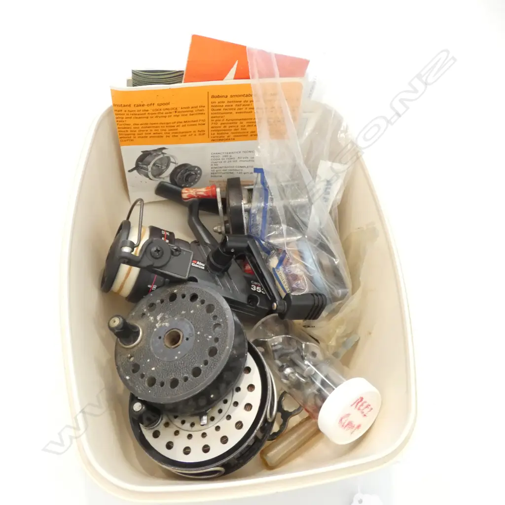 BOX LOT CASTING REELS ETC Image 1++