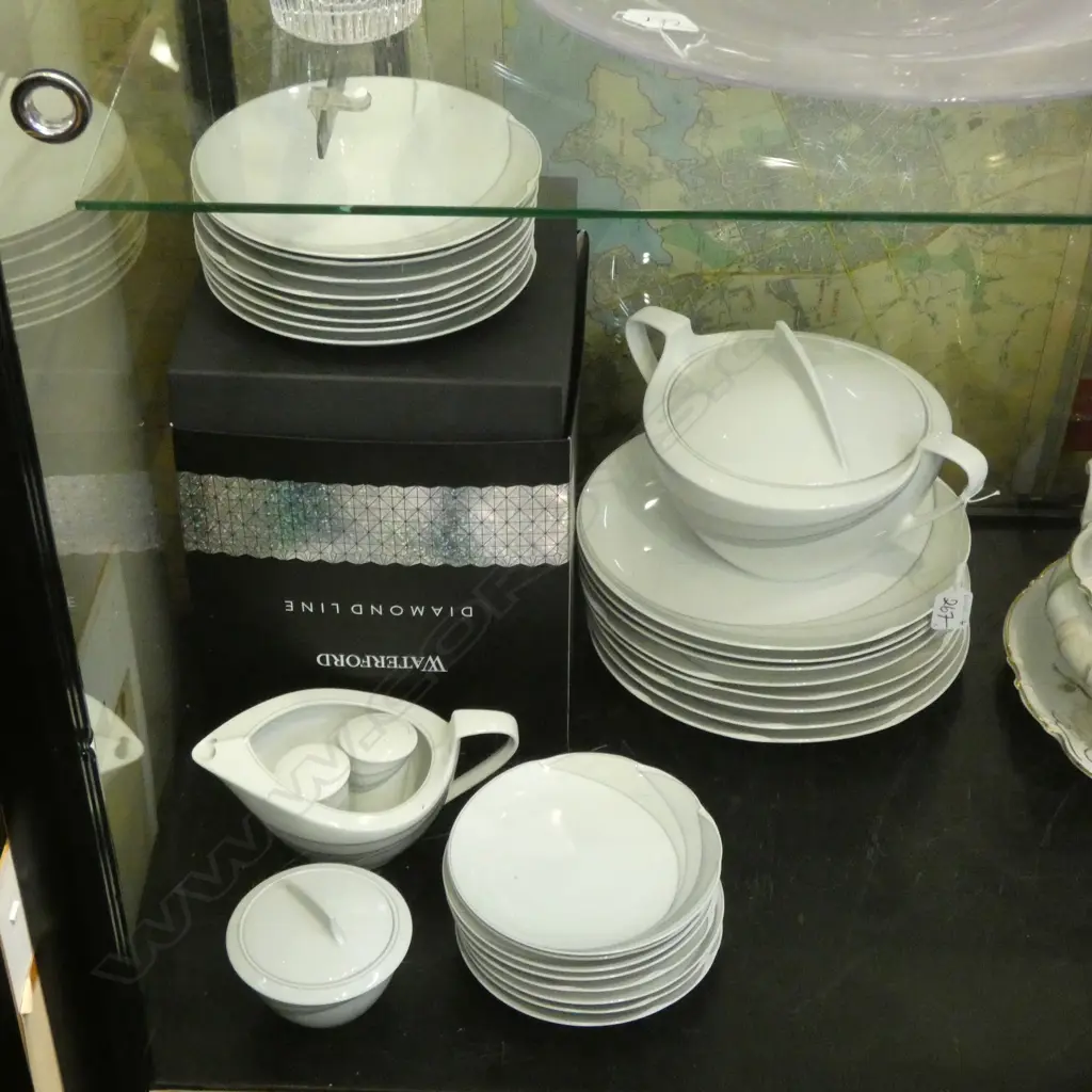 HUTSCHENREUTHER 'MAXIM' DINNER SERVICE Image 1++