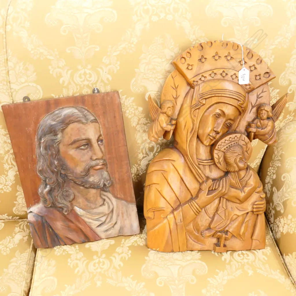 2 WOODEN PLAQUES; JESUS AND MARY Image 1++