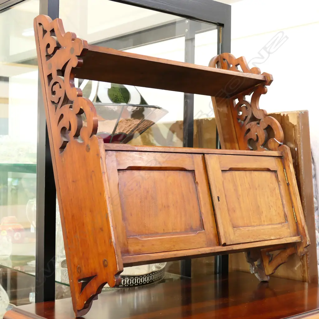 VICTORIAN WALL SHELVES 605MM W Image 1++