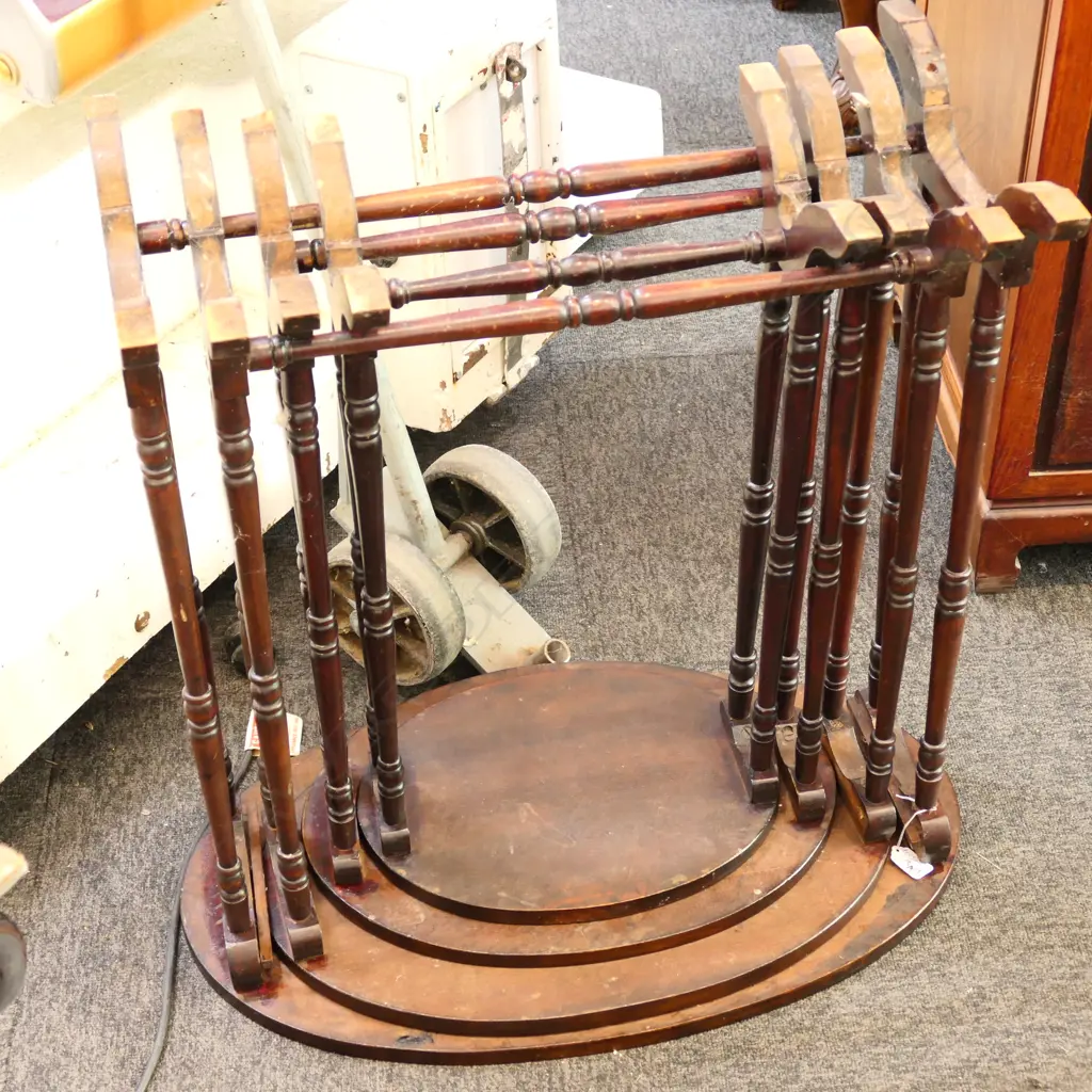 4 NESTING OVAL TABLES Image 1++