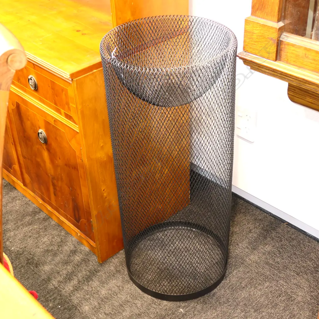 BLACK MESH STAND 800MM H Image 1++