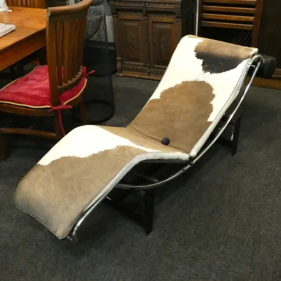 REPRODUCTION CORBUSIER CHAISE LONGUE, IN COW HIDE, 1660MM