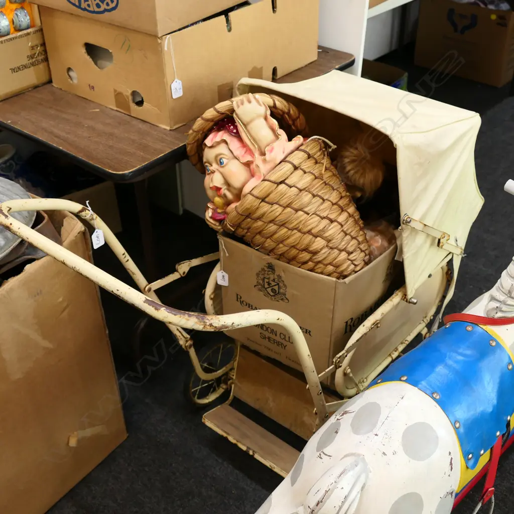 VINTAGE PRAM AND BOX OF DOLLS INCL. CANE BASKET BABY Image 1++