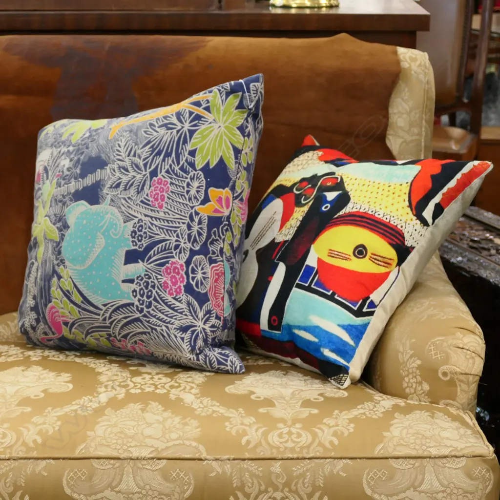 2 JUNGLE PATTERN CUSHIONS Image 1++