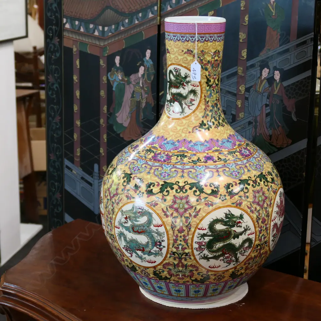 CHINESE PORCELAIN MODERN LGE VASE Image 1++