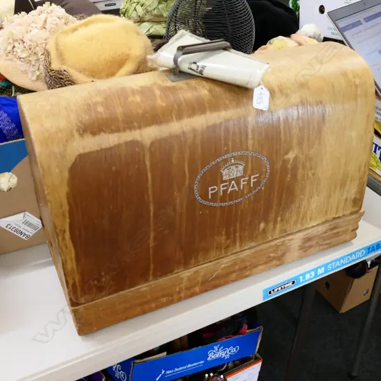 PFAFF VINTAGE SEWING MACHINE + BOOKLET