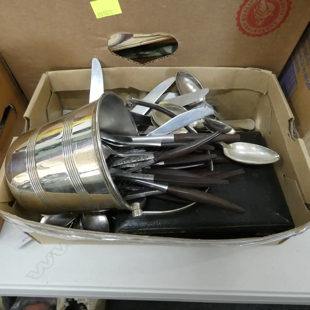 BOX LOT COMMUNITY PLATE AND RETRO CUTLERY ETC Image 1++