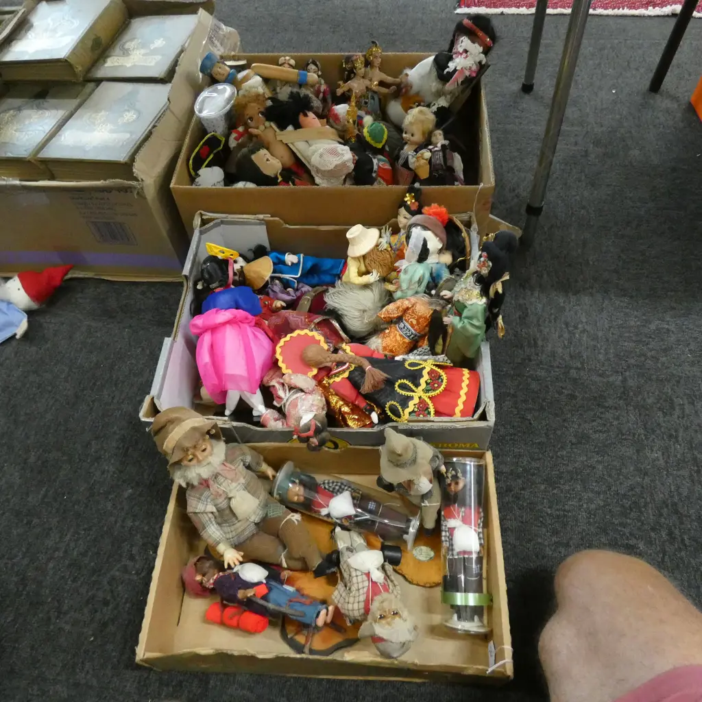 3 BOXES OF COSTUME DOLLS  Image 1++
