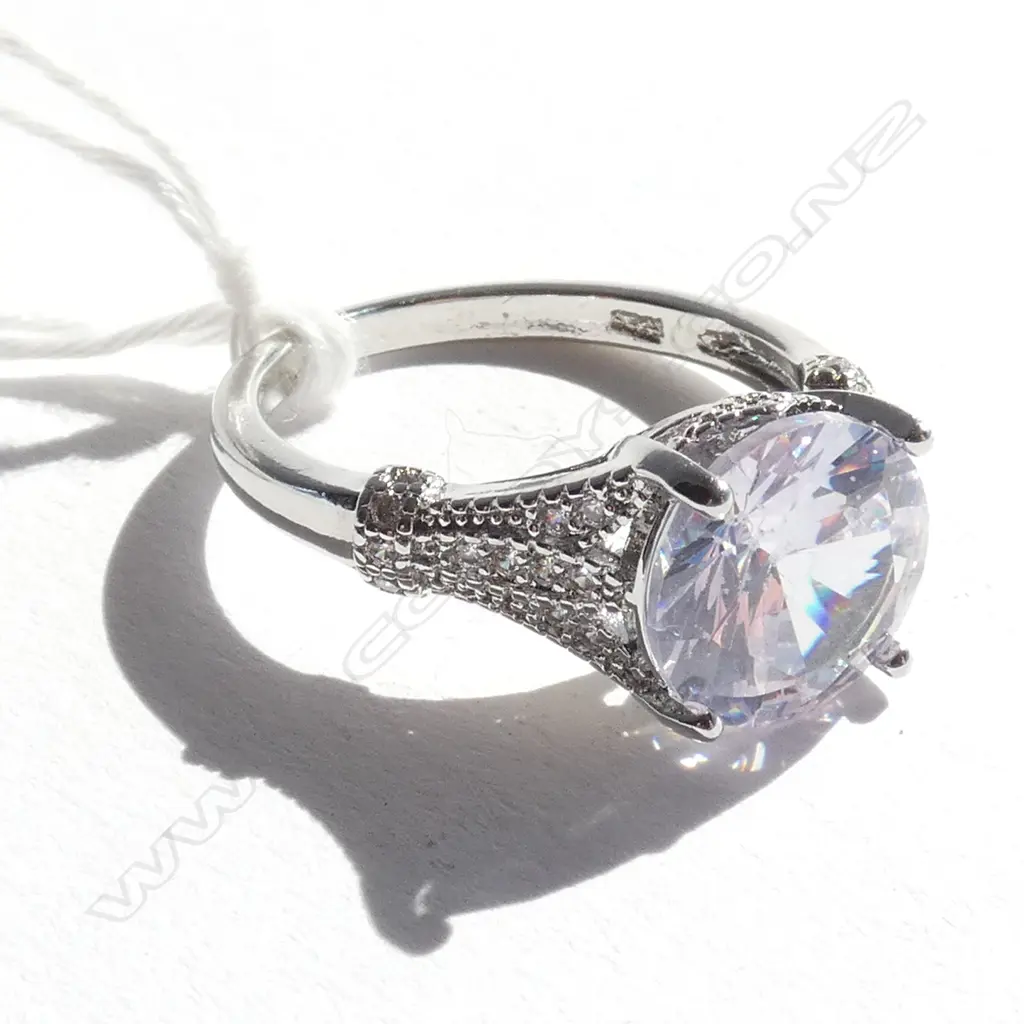SILVER RING WITH FAUX LGE SOLITAIRE DIAMOND Image 1++