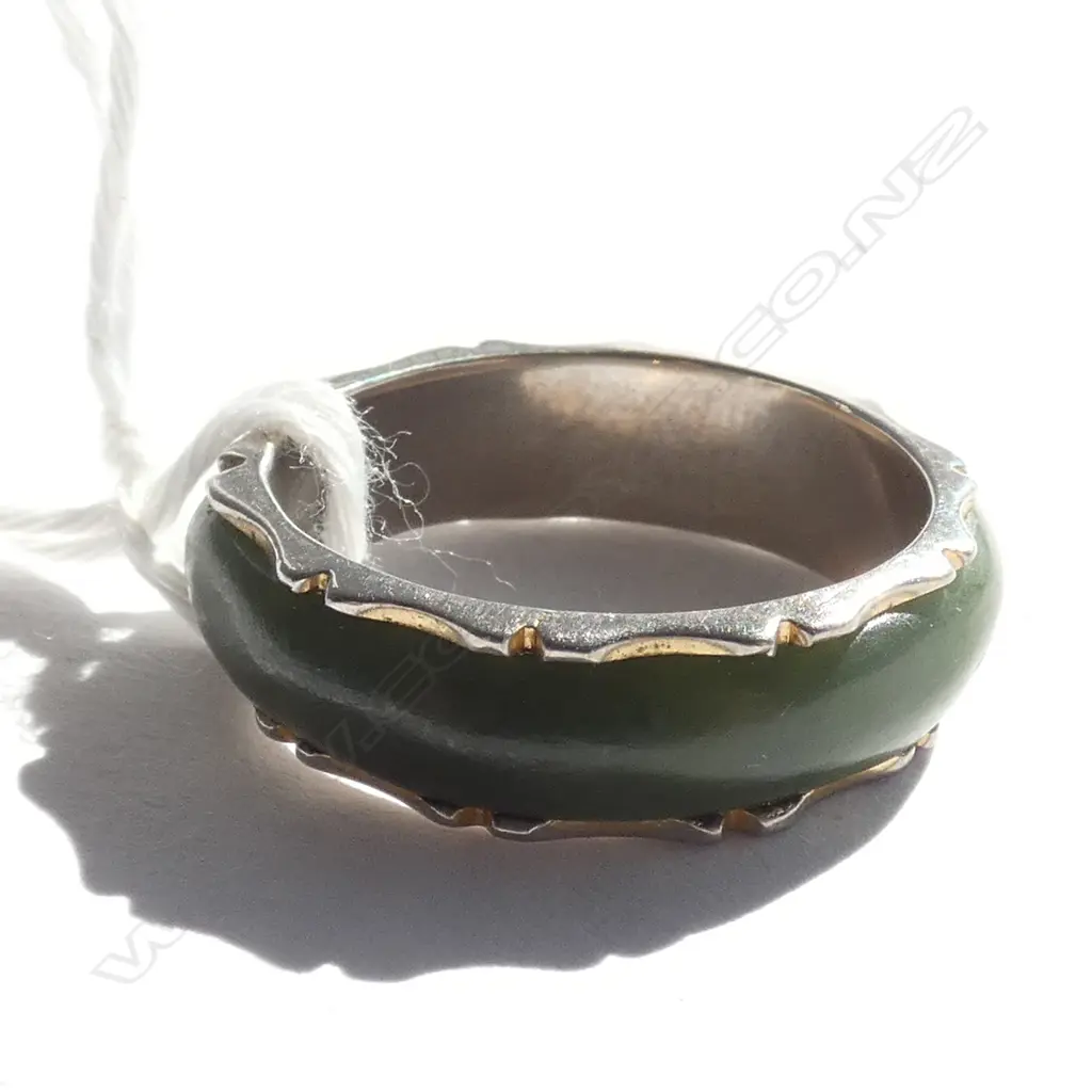 GREENSTONE & SILVER BAND RING Image 1++