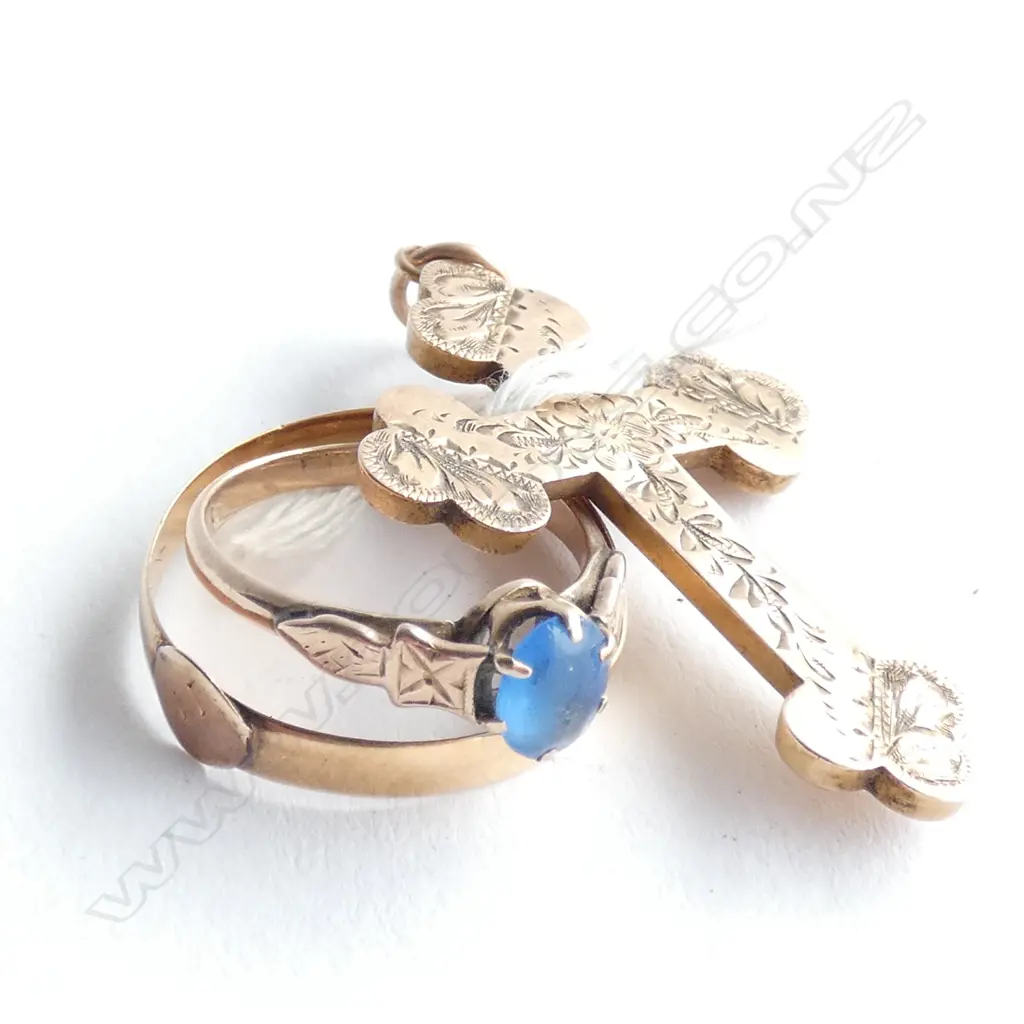 2 GOLD RINGS; 9CT BLUE STONE 1.9 GRAMS & 18CT BAND 1.4 GRAMS + 9CT CROSS 2GRAMS Image 1++