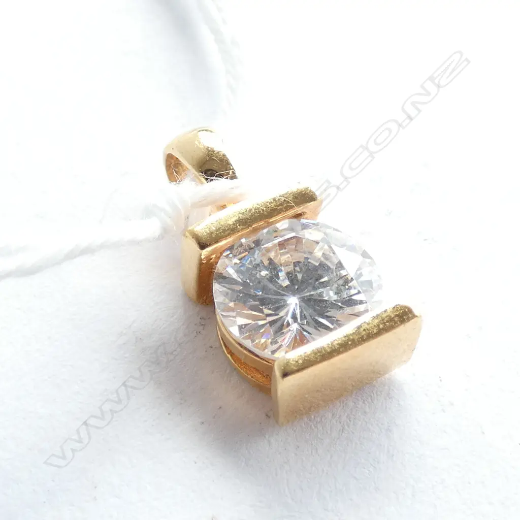 (0034) GOLD PLATE & CZ PENDANT Image 1++