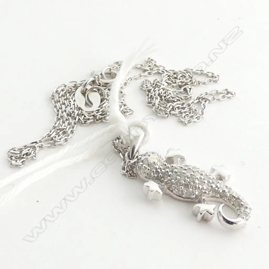 9CT WHITE GOLD AND DIAMOND LIZARD PENDANT Image 1++