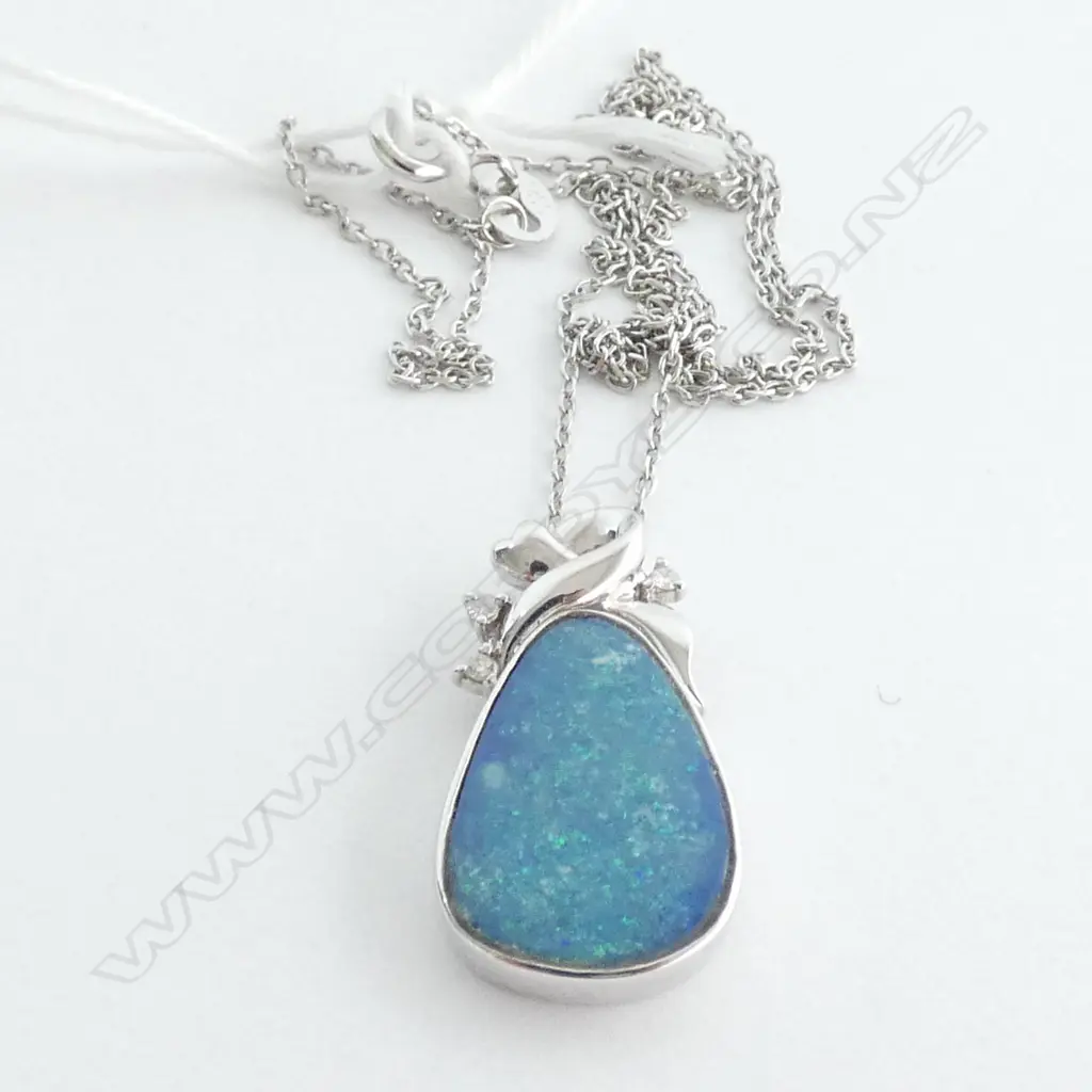 18CT WHITE GOLD OPAL AND DIAMOND PENDANT Image 1++