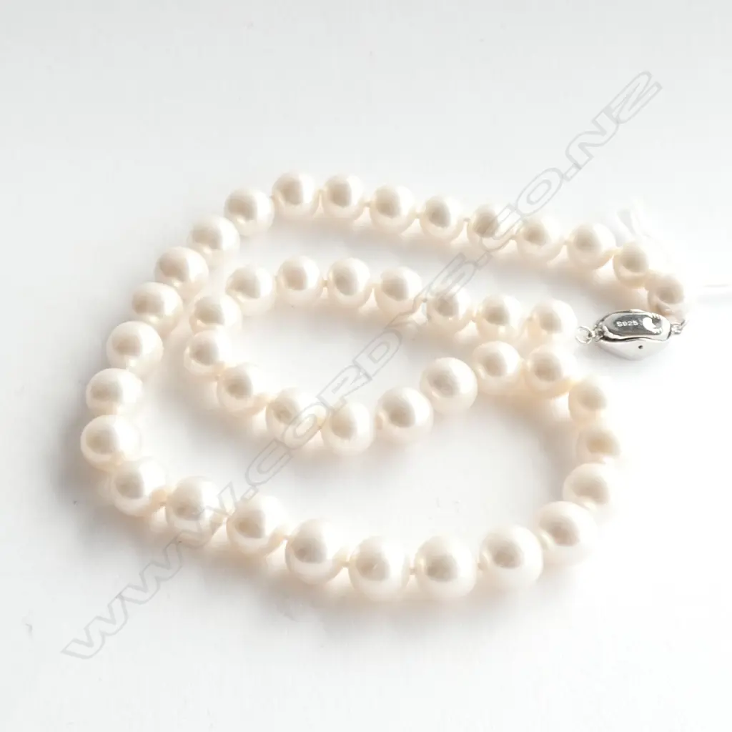 PEARL NECKLACE WITH SILVER CLASP Image 1++