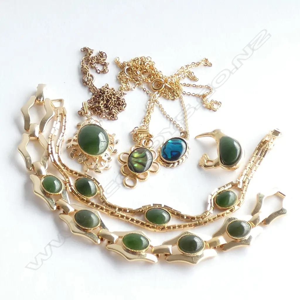 6 ASST. GOLDTONE & GREENSTONE / PAUA PCES Image 1++