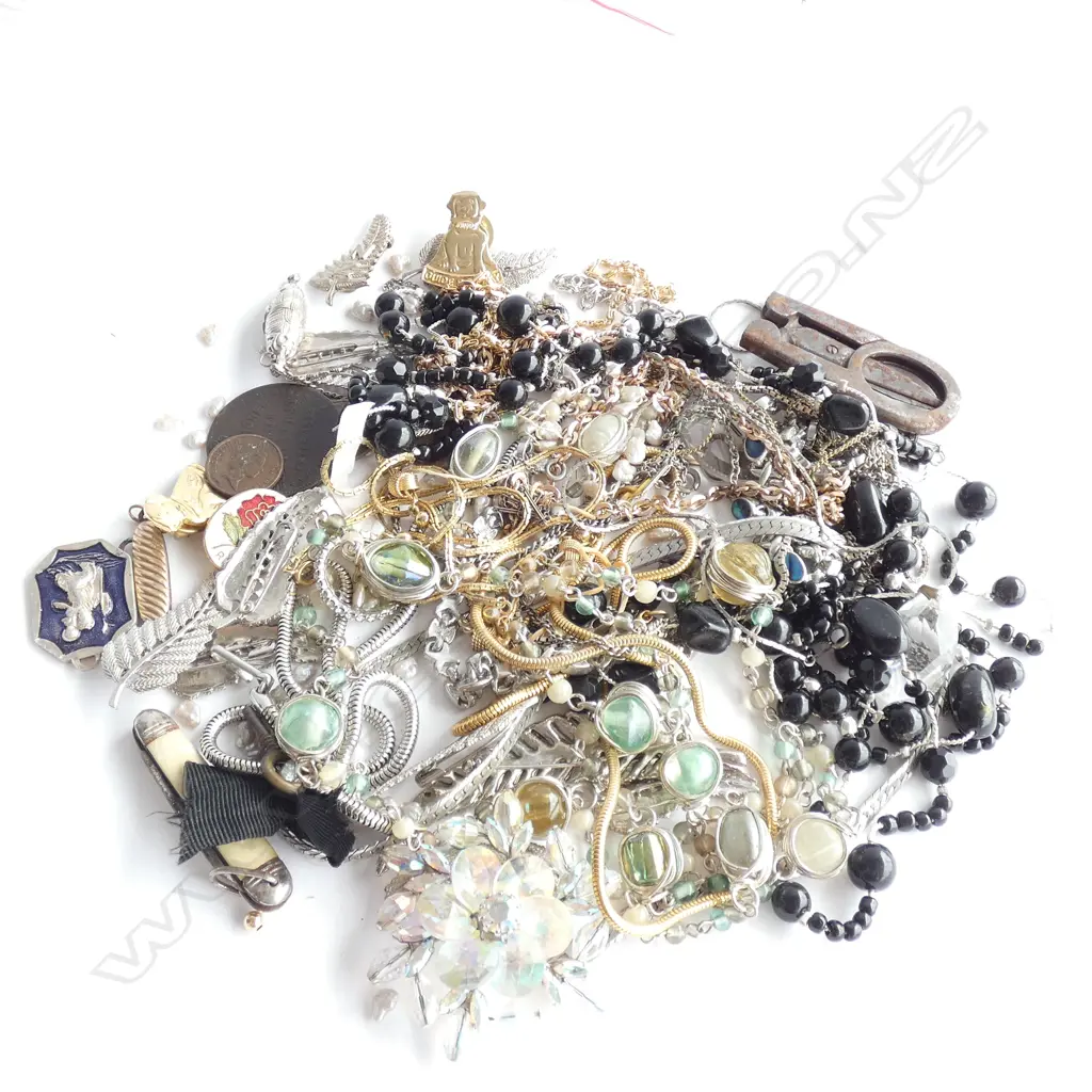ASST. COSTUME JEWELLERY Image 1++