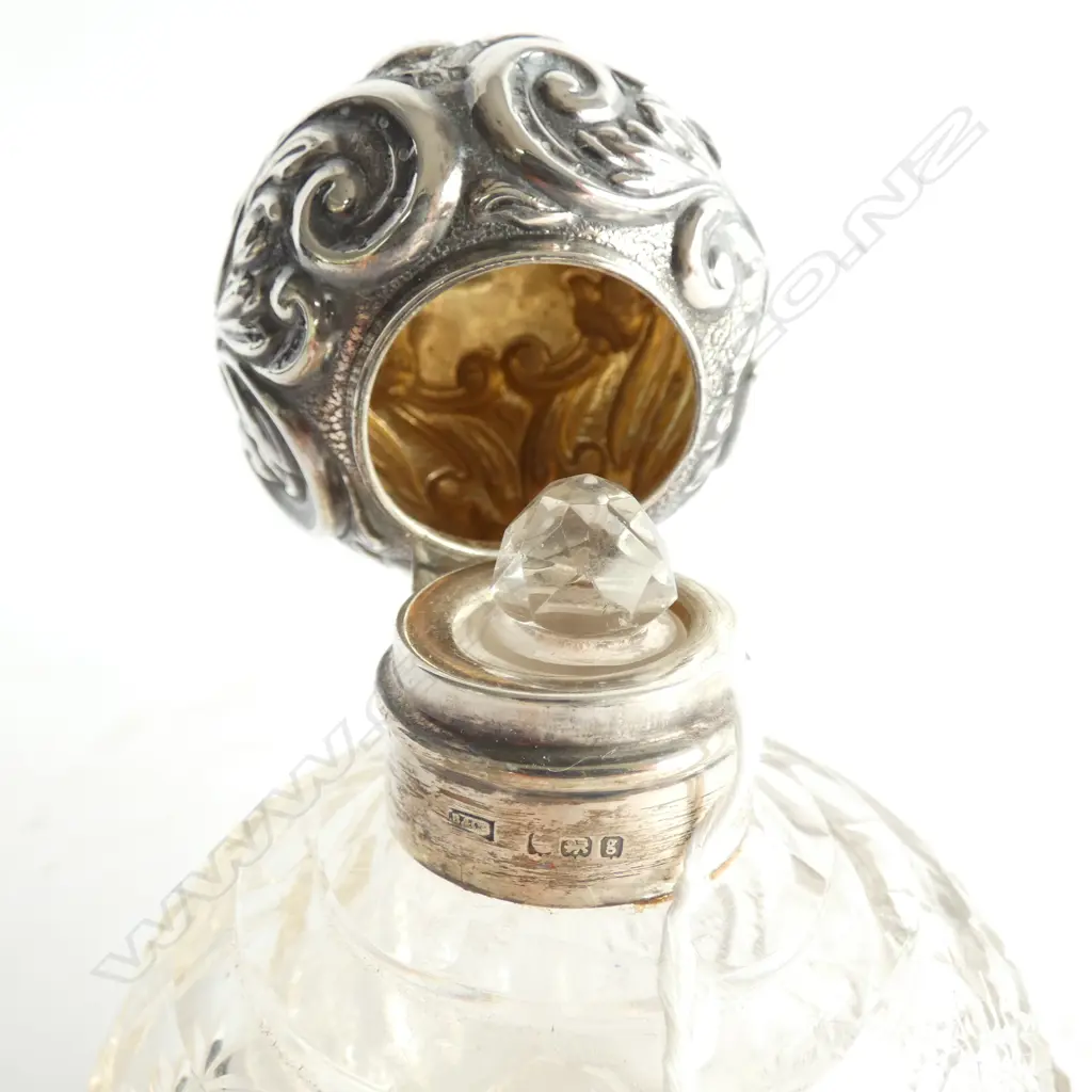 ST SILVER TOP PERFUME BOTTLE LONDON 1902 Image 1++