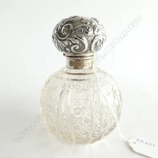 ST SILVER TOP PERFUME BOTTLE LONDON 1902