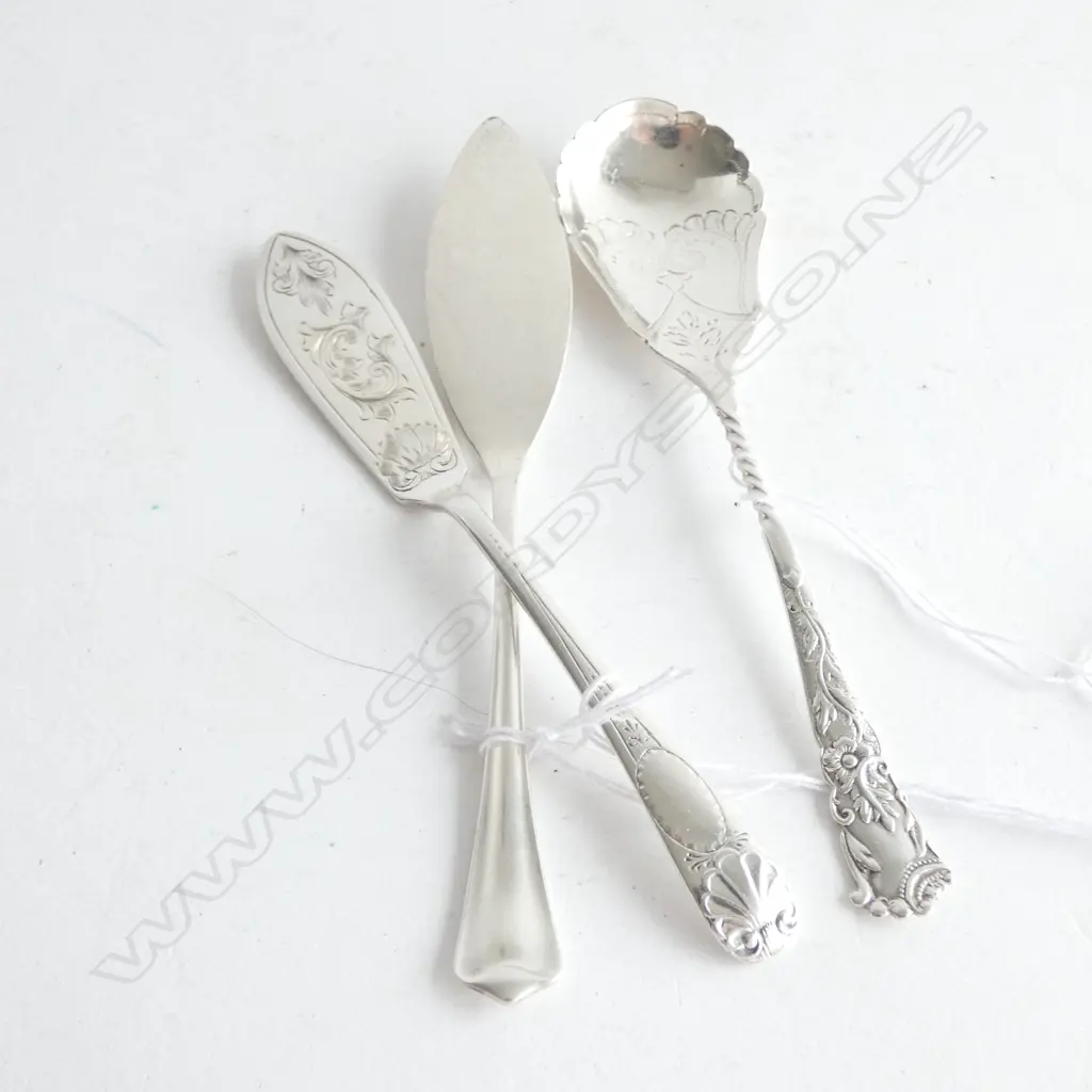 2 SILVER BUTTER KNIVES (SHEFF 1897 &1927) & JAM SPOON (SHEFF 1916 Image 1++