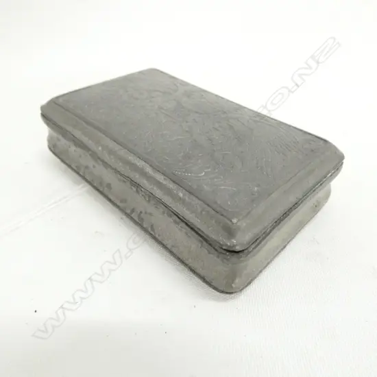 ANTIQUE VICTORIAN PEWTER SNUFF BOX DECORATED LID