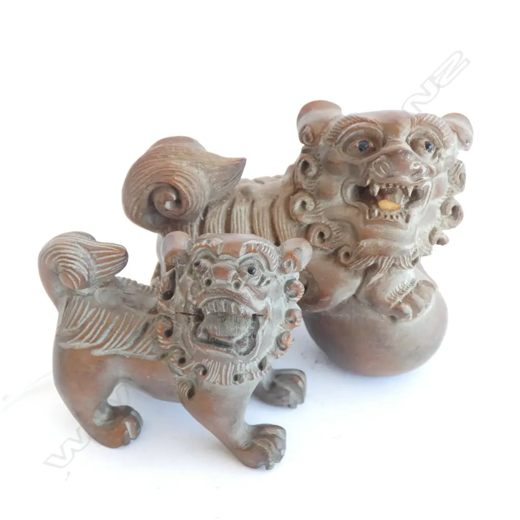 2 BOXWOOD OKIMONO; LION DOG & PUP L.90mm Image 1++