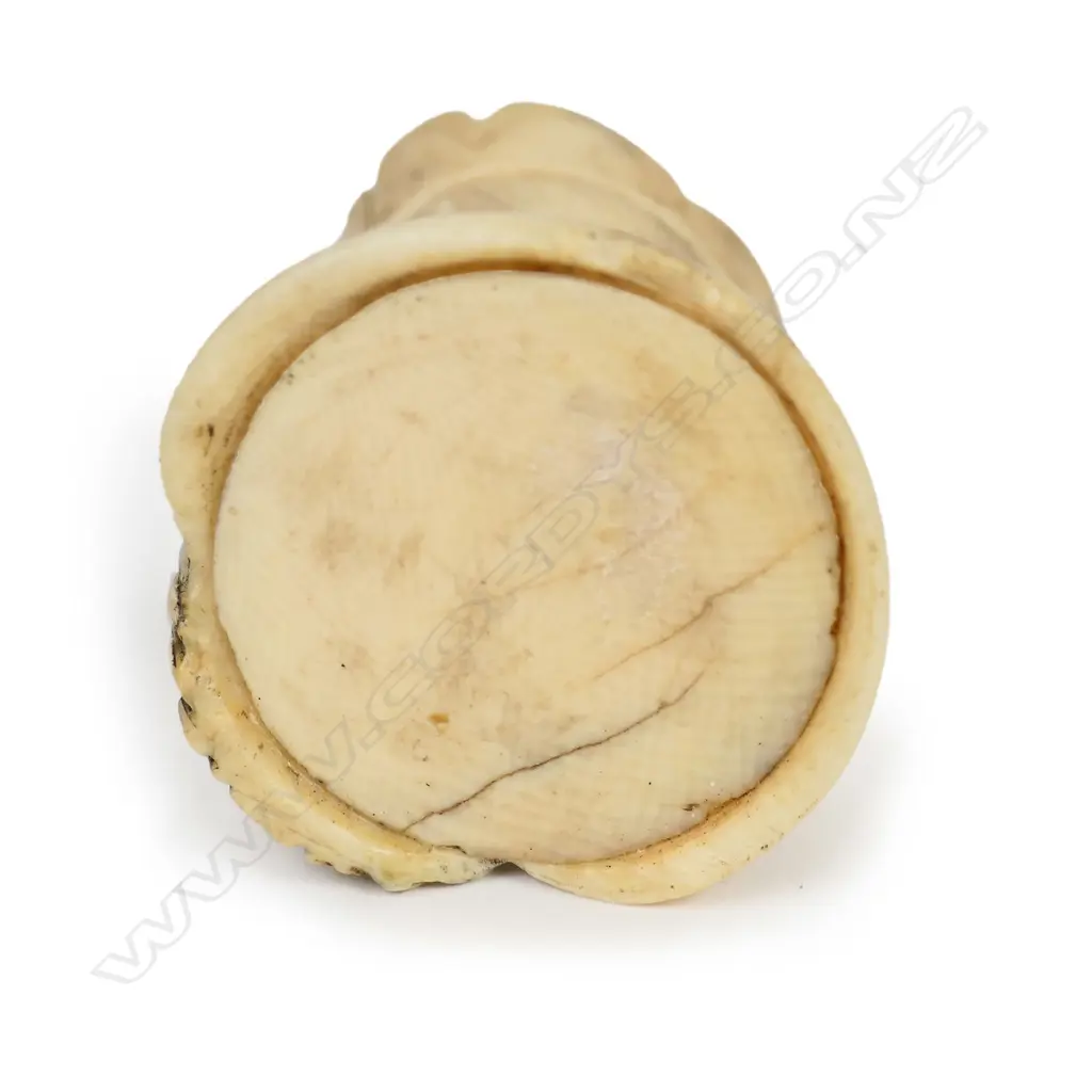 A Japanese ivory Meiji snuff bottle Image 1++