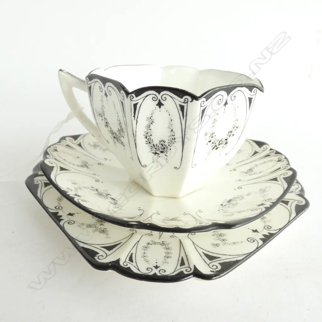 SHELLEY ART DECO TRIO (CRACKED SAUCER) Image 1++