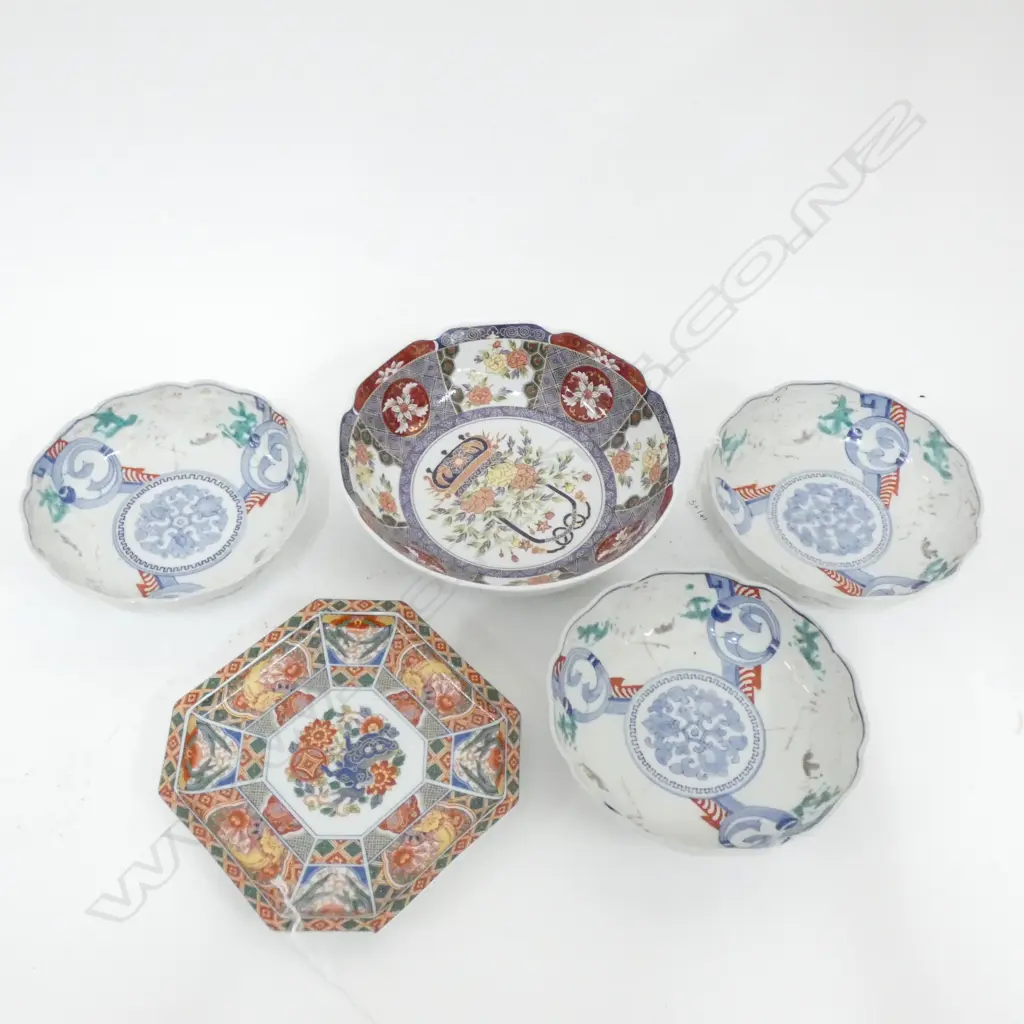 6 ORIENTAL IMARI PCS; 3 BOWLS (1 A/F) (DIA 165MM) 1 BOWL (DIA 215MM) & 1 PLATE ( DIA 215MM) Image 1++