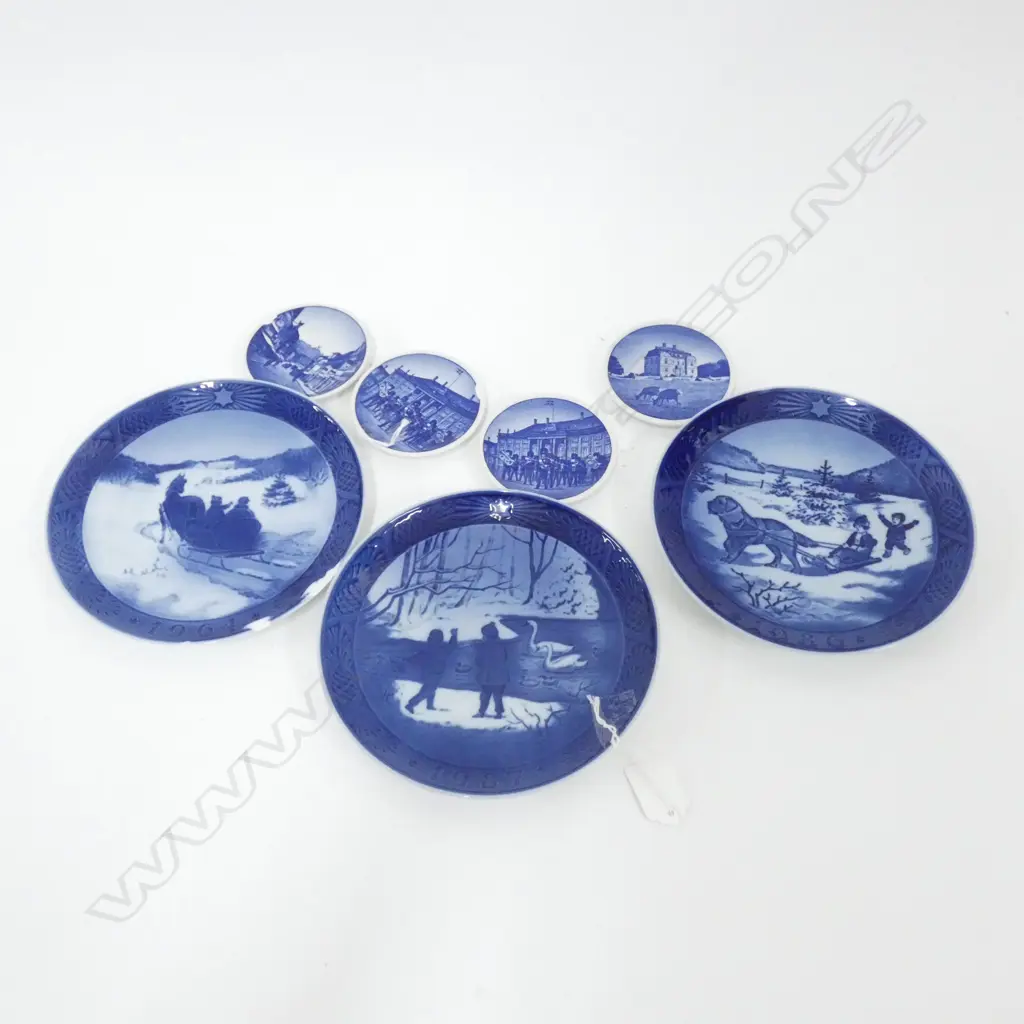 3 ROYAL COPENHAGEN BLUE & WHITE WINTER PLATES (1 has chip) (DIA 180MM) + 4 MINIATURE PLATES DIA 80MM(1 has a chip) Image 1++