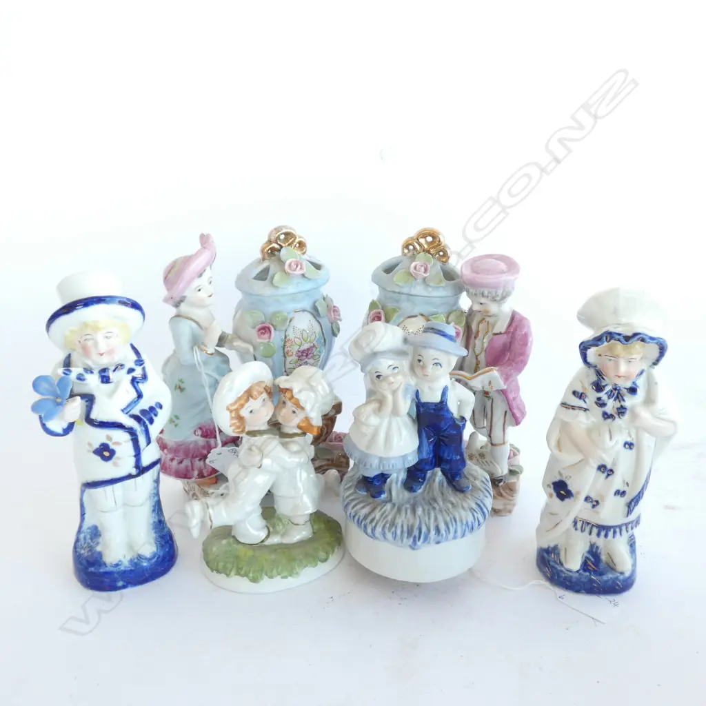 SIX VINTAGE FIGURINES - ONE MUSICAL  Image 1++