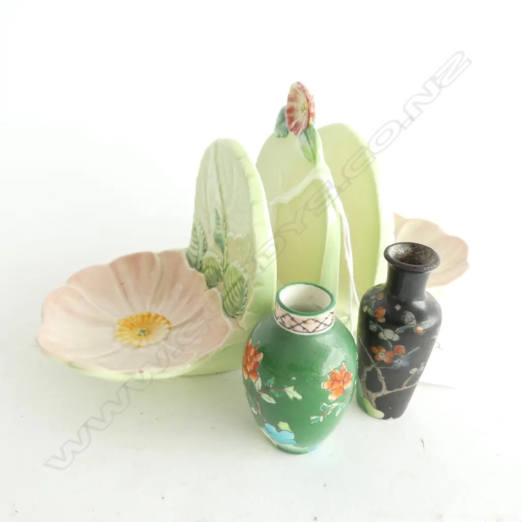 CARLTONWARE TOAST RACK AND TWO MINIATURE CHINESE VASES Image 1++