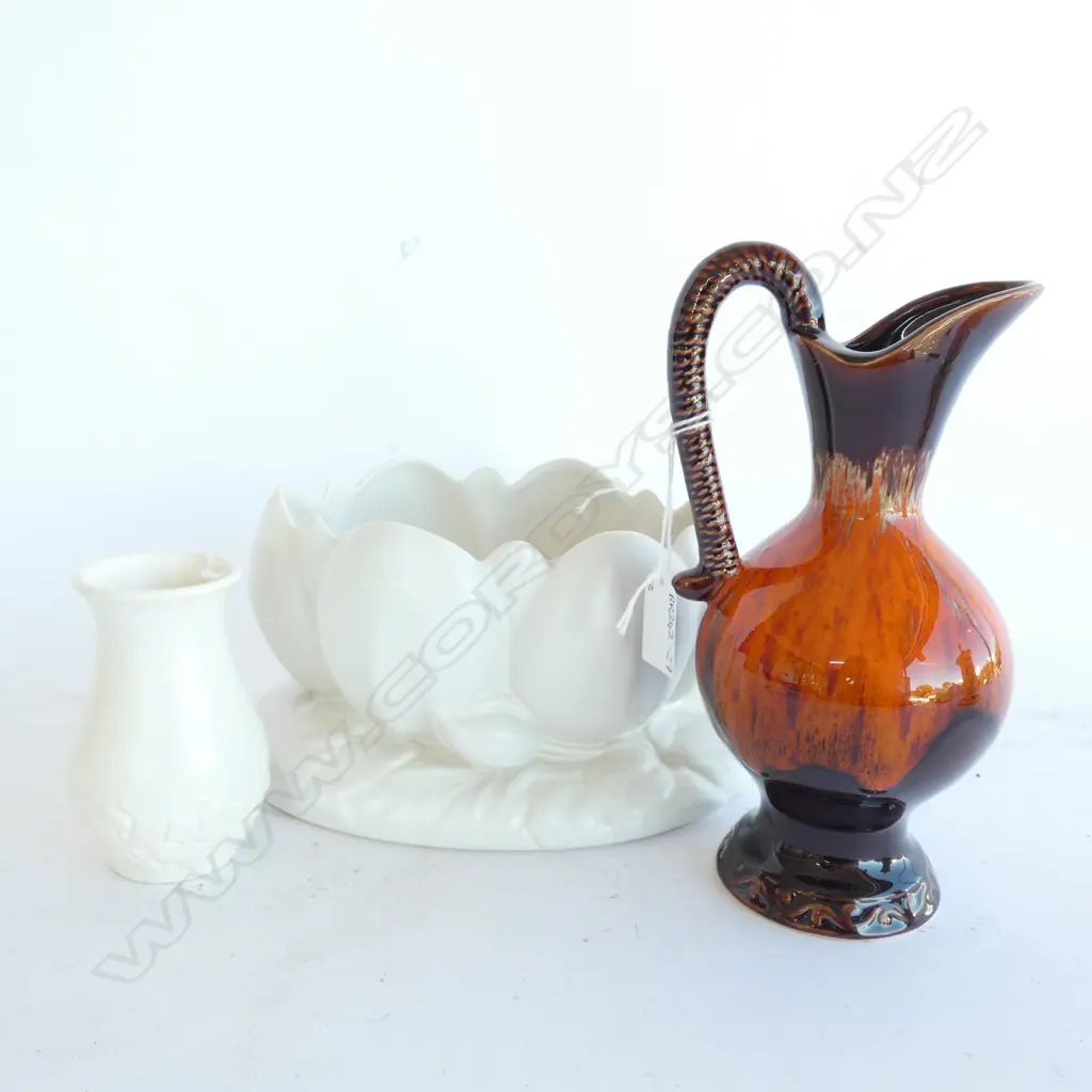 CLARICE CLIFF WHITE LOTUS VASE (DIA 220 X 175MM) SM CROWN LYNN WHITE VASE #527 & ORANGE & BROWN EWER  H, 220MM Image 1++