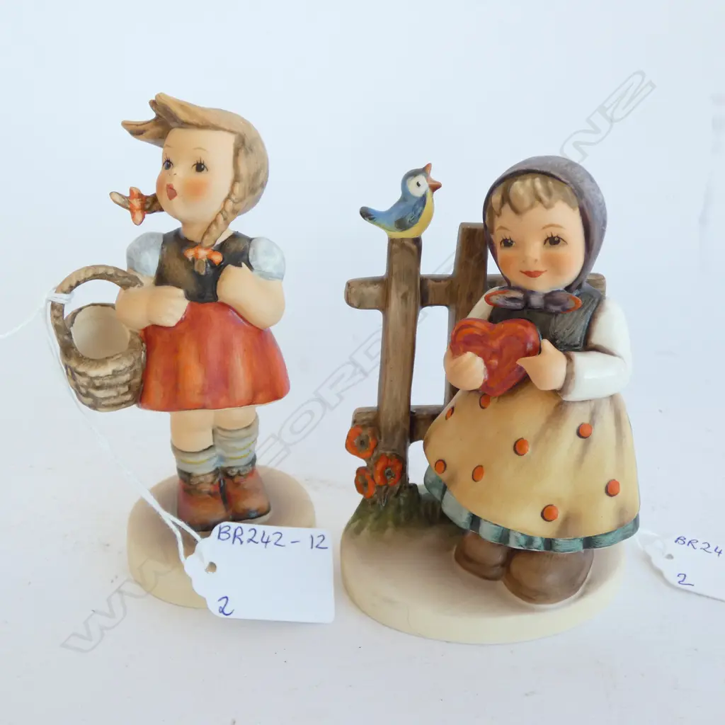 PR HUMMEL FIGURINES; #352 SWEET GREETINGS & # 96 LITTLE SHOPPER H. 115MM Image 1++