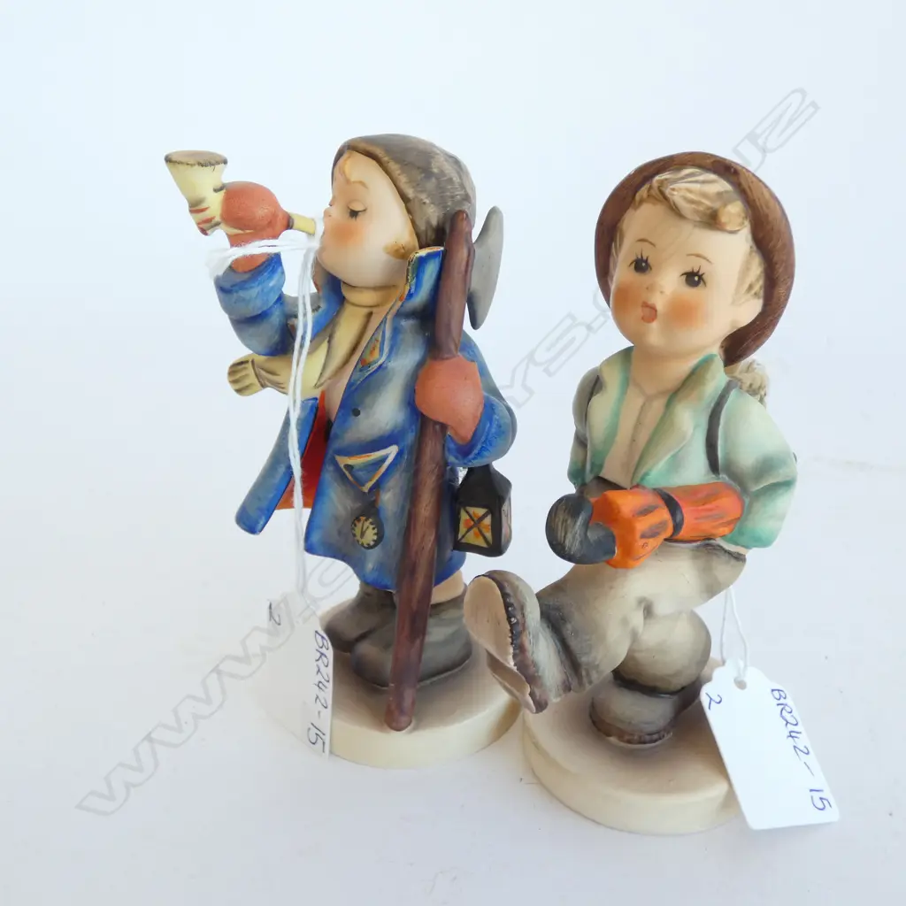 PR HUMMEL FIGURINES; #15 HEAR YE & #79 GLOBE TROTTER H. 135MM Image 1++