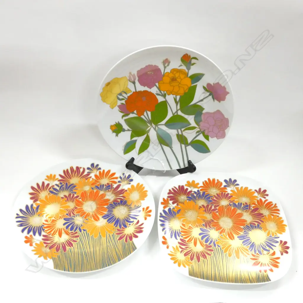 PR ROSENTHAL STUDIO LINE WALLPLATE ROSEMONDE NAIRAC FLOWER LG PLATES & 1 FLORAL PLATE..... Image 1++