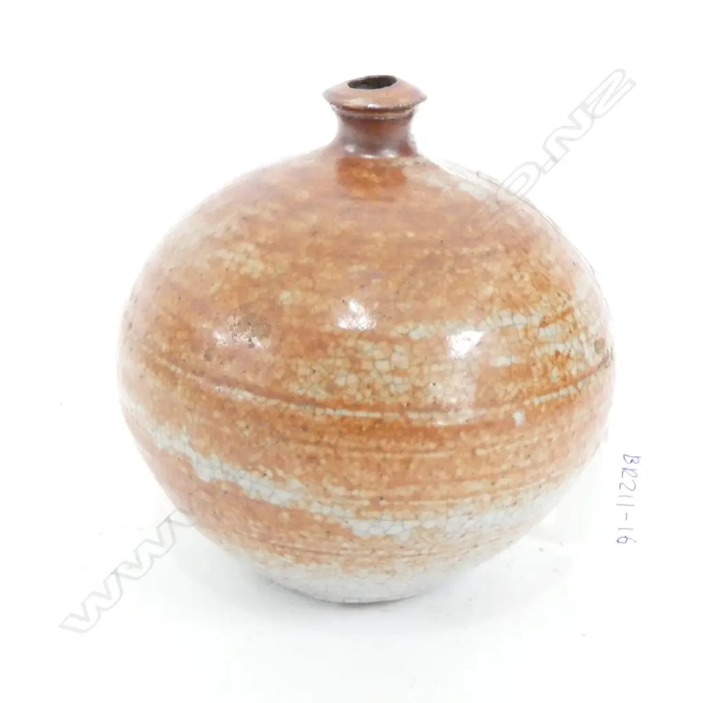 LINDSEY BEDIGONI OVOID VASE WITH SHINO GLAZE H.140mm  Image 1++