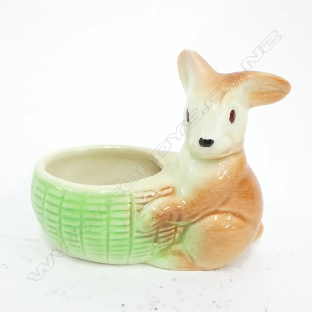 CROWN LYNN RABBIT #164 Image 1++