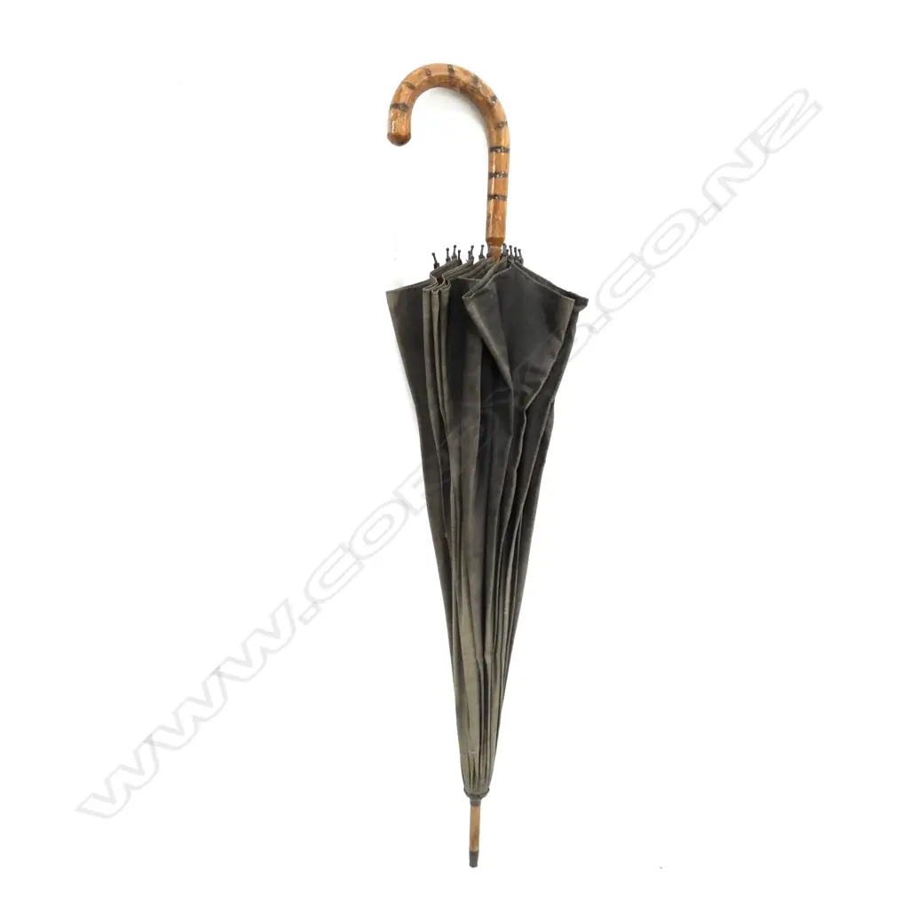 ANTIQUE UMBRELLA WINDSOR LABEL TO INSIDE  Image 1++