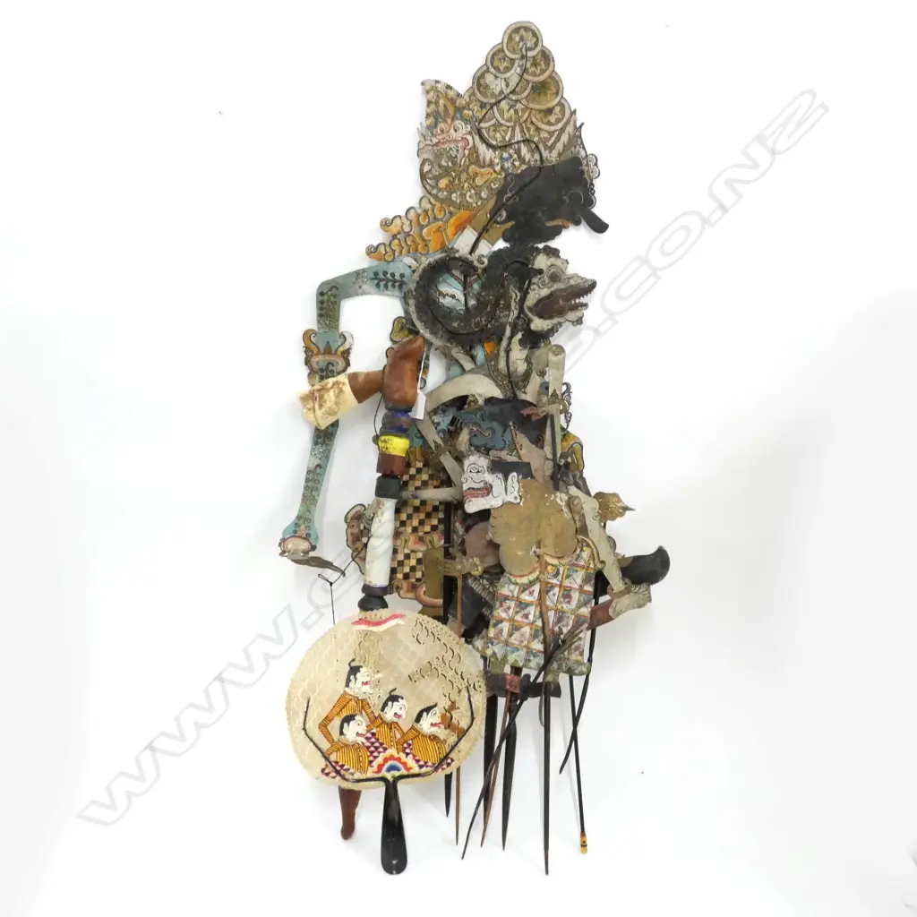LOT ASST BALINESE SHADOW PUPPETS H 1000 MM Image 1++