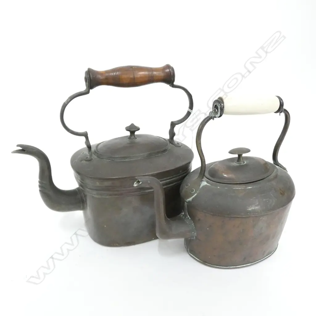 2 VICT COPPER TEAPOTS H 270 MM Image 1++